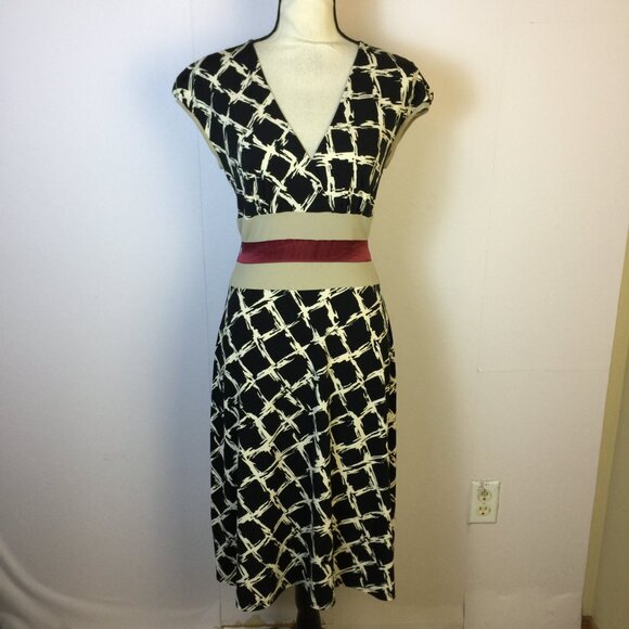 BCBGMaxAzria Dresses & Skirts - BCBGMaxAzria Faux Wrap A-line Dress Size S Womans Black Grid Cap Sleeve Stretch